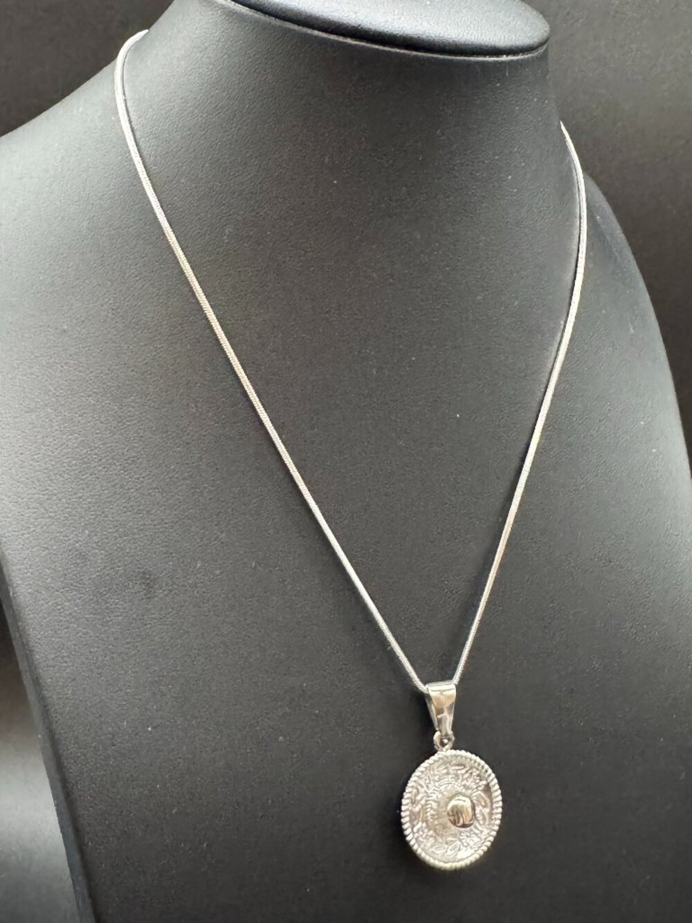 Silver Tone Necklace Snake Chain Sombrero Mexican Hat Pendant 16 inches